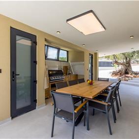 4 bedroom villa with heated pool and sea view in Vinišće, sleeps 8